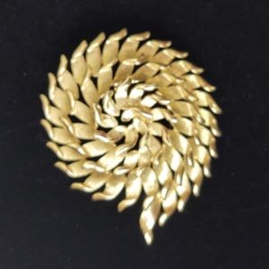 Monet flower swirl gold plated brooch.